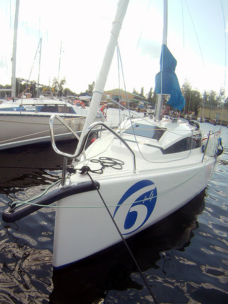 Dziób jachtu SIX